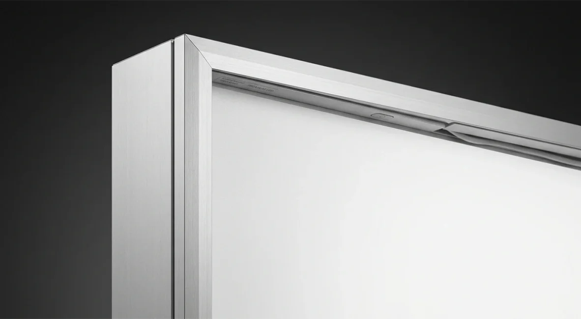 detaliu caseta luminoasa cu iluminare LED uniforma si rama din aluminiu